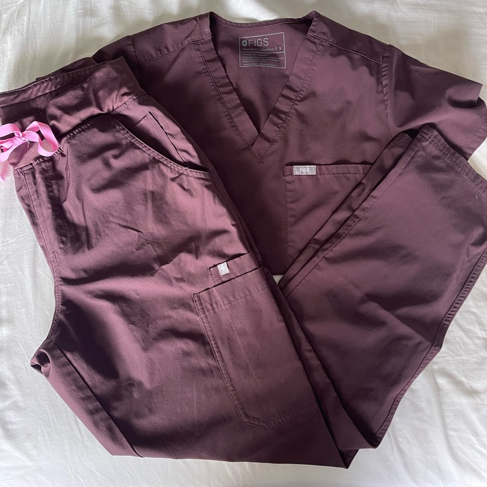 Figs FREEX dark fig women’s scrub set
